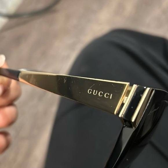 COPY - Gucci sunglasses black and gold - Picture 6 of 8